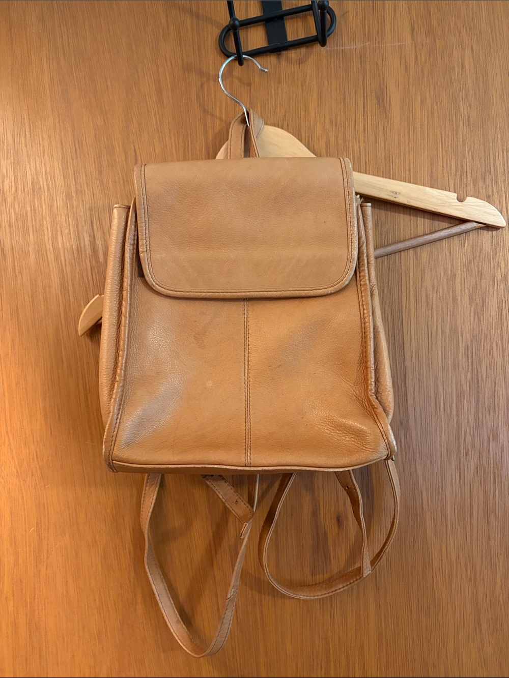 Le Donne, Vintage Women's Tan Leather Backpack